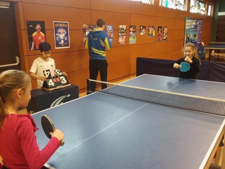 Les CM1 de Notre Dame au Tennis de Table !