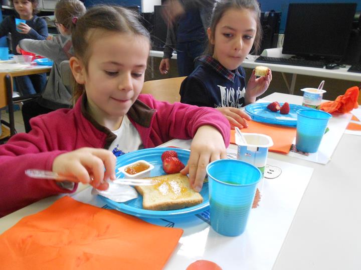 Petit déjeuner à l'école pour les CP