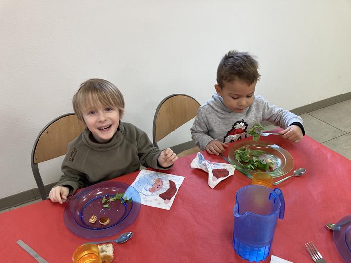 Repas de Noël dans les écoles