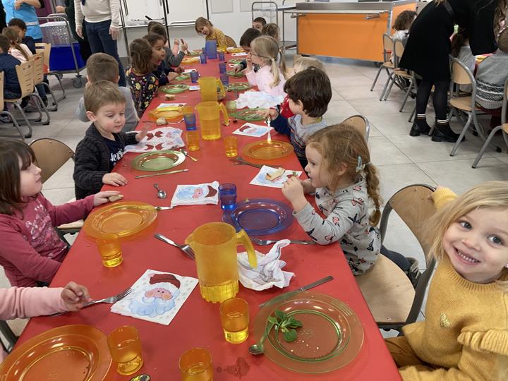 Repas de Noël dans les écoles