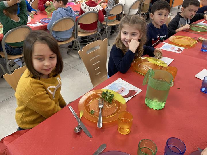 Repas de Noël dans les écoles