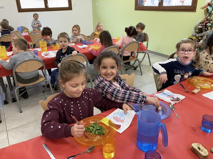 Repas de Noël dans les écoles