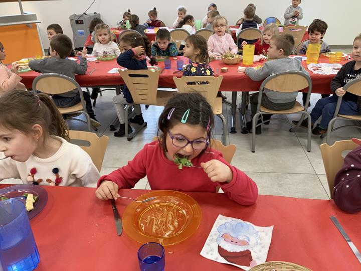 Repas de Noël dans les écoles