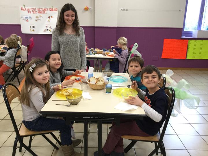 Petit déjeuner à l'école pour les CP