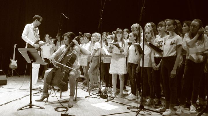 Les collégiens donnent de la voix.