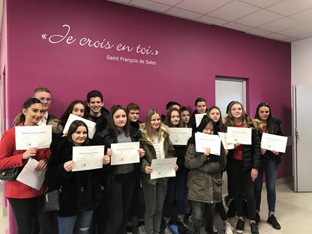 Remise du diplôme du DNB au Lycée Professionnel à Sainte-Famille