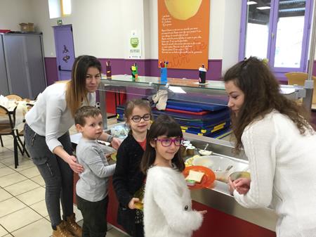 Petit déjeuner à l'école pour les CP